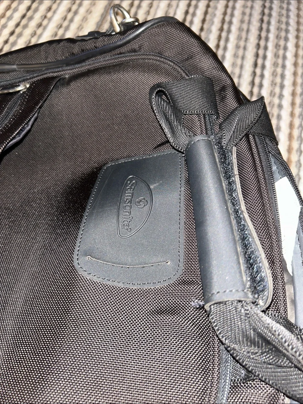Samsonite Black Laptop Messenger Bag with Shoulder Strap carry on bag holder